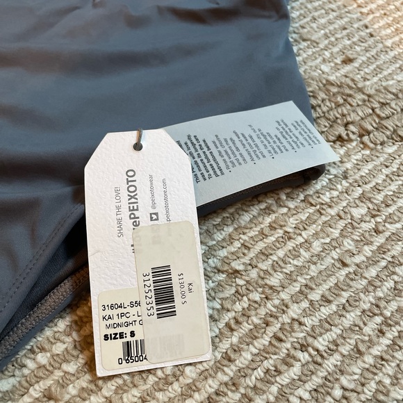 One piece bathing suit - Picture 2 of 4